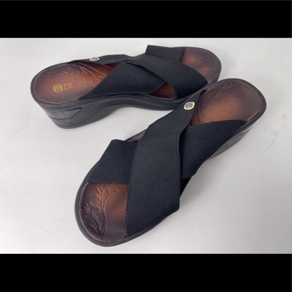 BZEES Desire Crisscross Platform Wedge Black Sandal Women’s Size 6.5M. - Picture 12 of 15